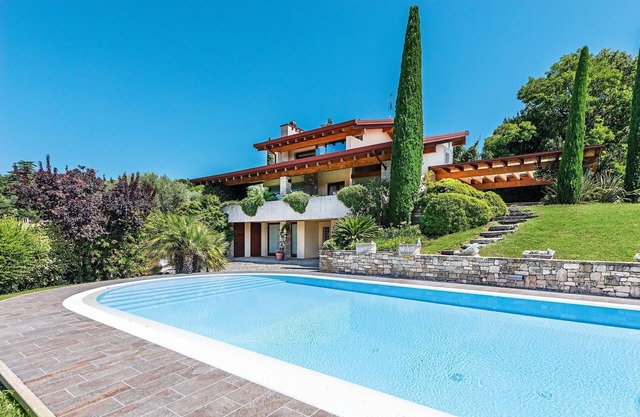 Luxurious Lake Garda Retreat | Villa Manerba Del Garda | Private Pool | Lake.