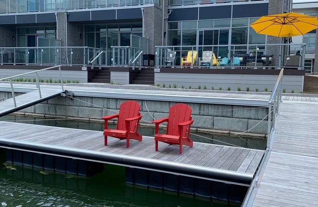 Luxurious Lake front Island Twnhome Friday Harbour