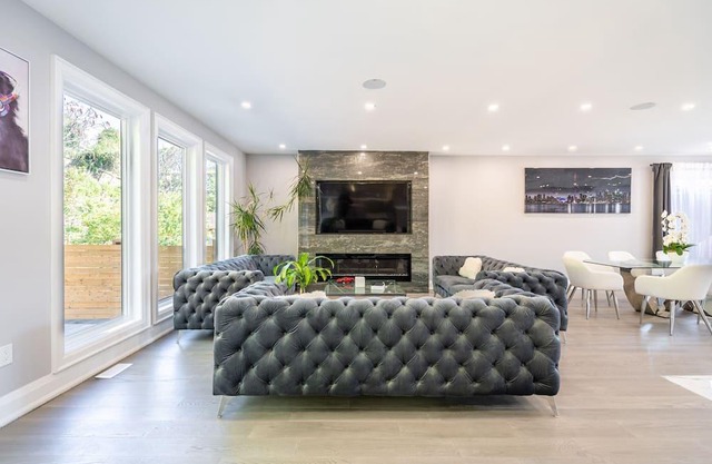 Luxurious Mansion South Toronto minutes from lake