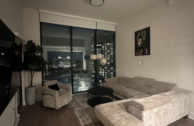 Luxurious midtown Penthouse
