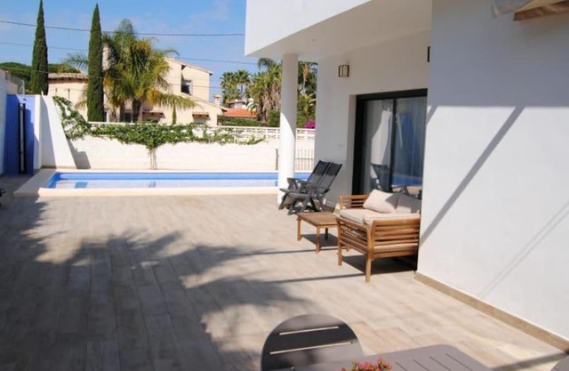 Luxurious, modern six bedroom villa in Denia