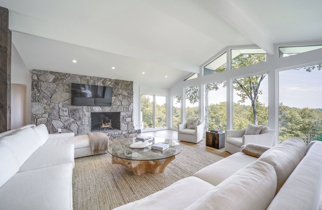 Luxurious Mountain Retreat w/Long Range Views!
