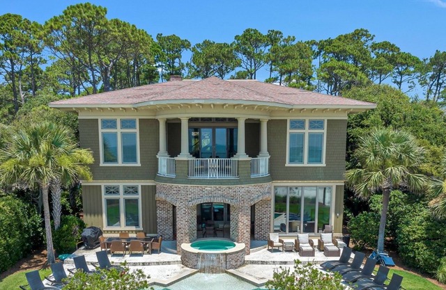 Luxurious oceanfront home with private pool with spa