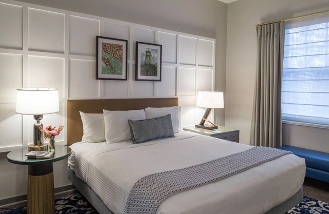 Luxurious One Bedroom Suite at Iconic Heathman Hotel w/Library & Fitness | 2 Units