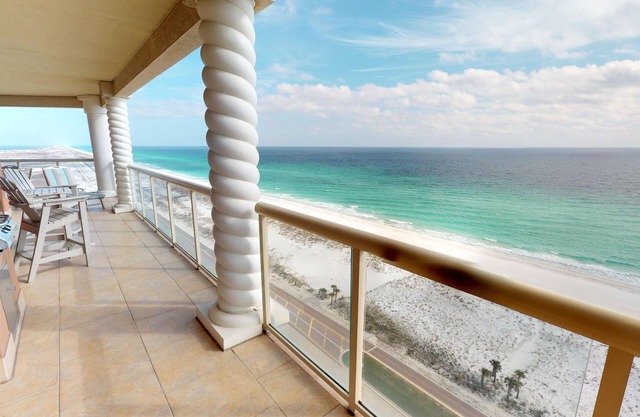 Luxurious Portofino Resort Condo, Panoramic Ocean Front Views, 8 Pools, Steps From The Beach!