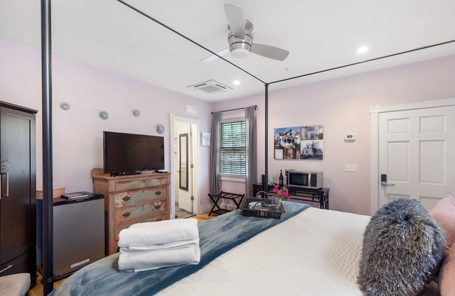 Luxurious Private Suites in Downtown Charleston