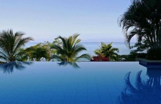 Luxurious private villa with breathtaking views & beautiful resort amenities