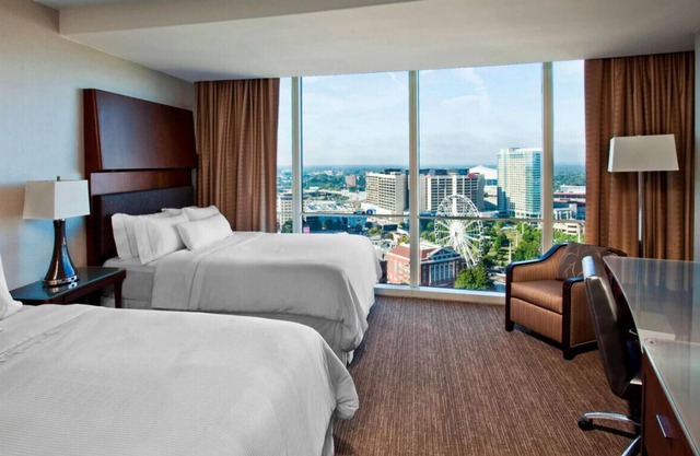 Luxurious Queen Room for a Group Staycation Gym