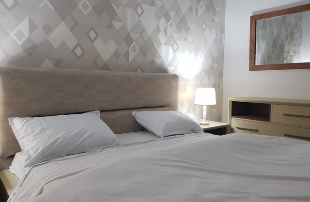Luxurious S1 apartment on the banks of LAC 2