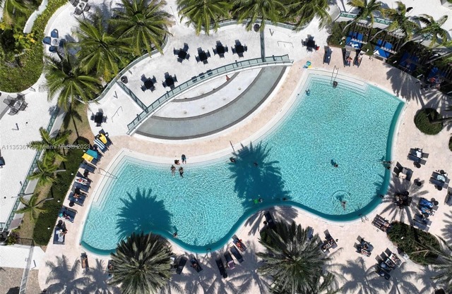 LUXURIOUS SOUTH BEACH 2 BED/1.5 BATH WITH MANY AMENITIES