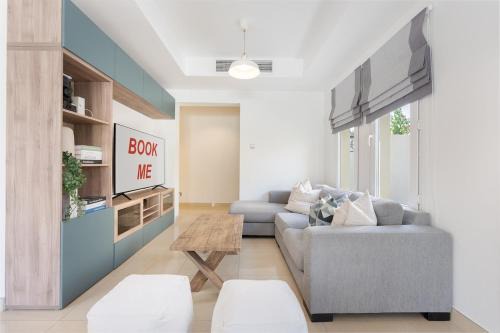 Luxurious Spacious 3-Bedroom Villa with Private Pool at Springs 10