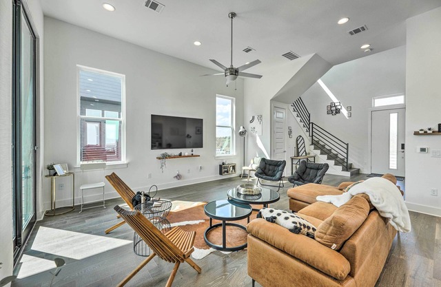 Luxurious & Spacious Austin Home ~ 8 Mi to Dtwn!