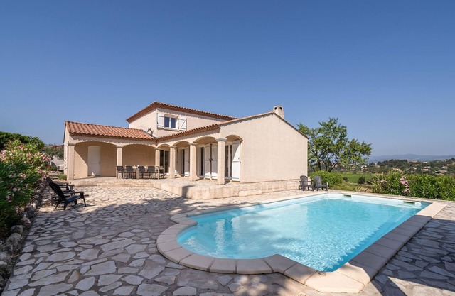 Luxurious villa in Oupia with private pool