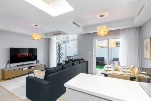Luxurious Villa in Residential Community
