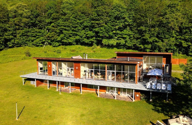 Luxurious villa. Spa experience, hot tub, sauna, pool. Close to ski.