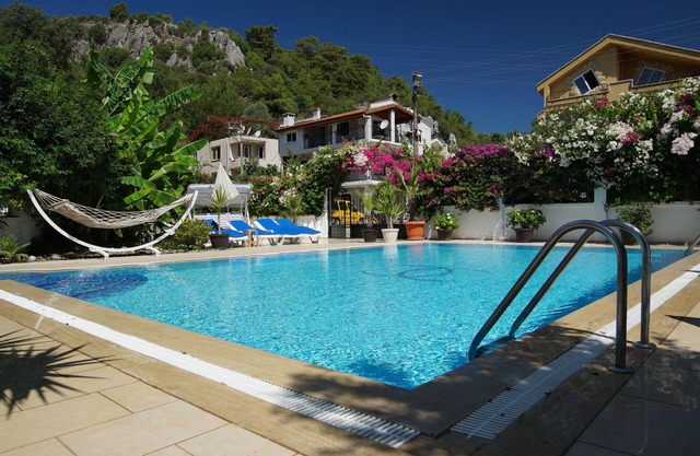 Luxurious Villa w/Private Pool & Grounds & Private Yacht trip