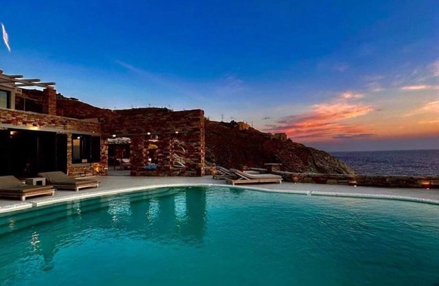 Luxurious Villa with a breathtaking view of Aegean Sea & Sunset!