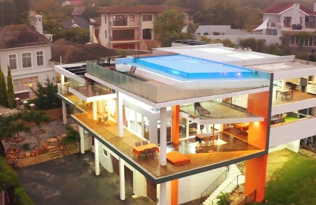Luxurious Villa ~ Rooftop Pool ~ Stunning Views!
