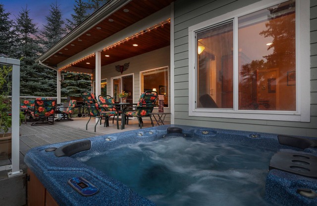 Luxurious Waterfront Home with private dock, sleeps up to 16