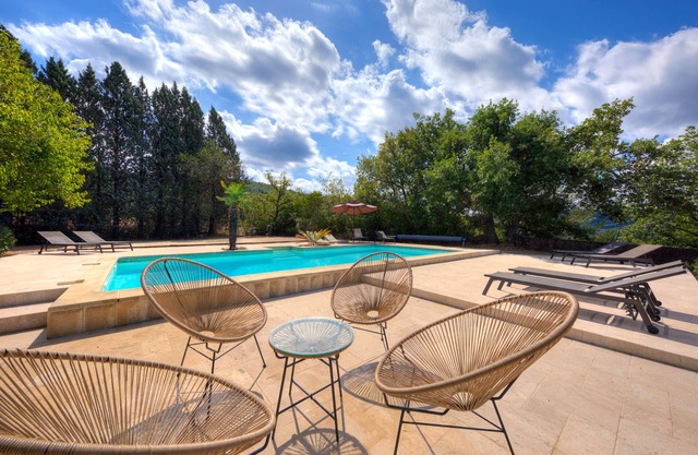 Luxuriously renovated Provencal farmhouse