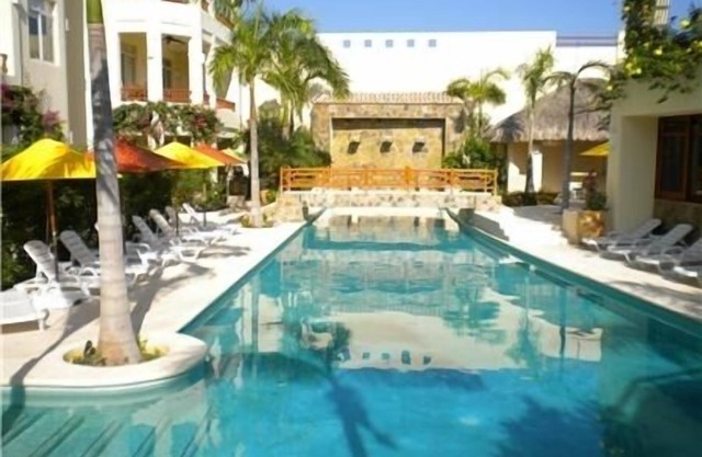 Luxury 1 Bedroom Condo Steps Off the Beach