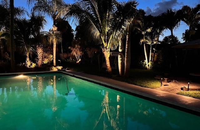 Luxury 1 Bedroom Cottage with Resort Style Heated Pool In Tropical Paradise!