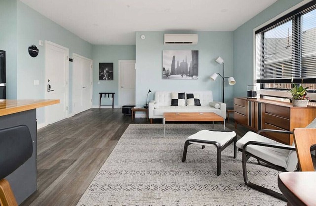Luxury 1 Bedroom Suite w Parking