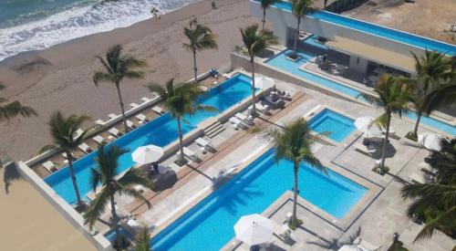 Luxury 12th-Floor Condo, Ocean View, Near Malecon