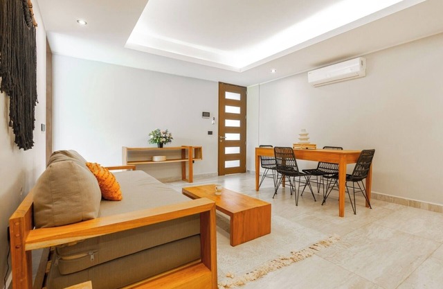 Luxury 1BD Condo 3 blk from 5th Ave W/PoolandParking