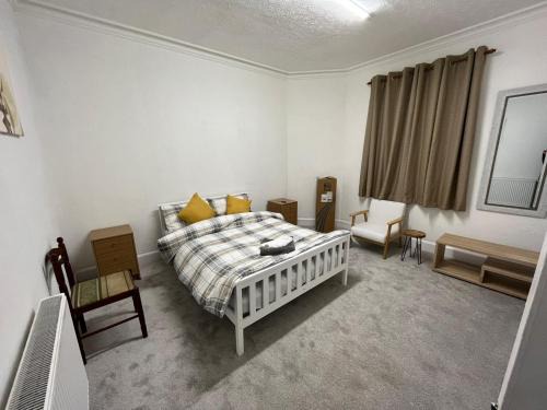 Luxury 1BR Flat Central Dumfries Self Check-in, Parking, Wi-Fi