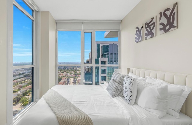 Luxury 2.5 Bedroom 2 Bathroom 1 Parking Spot Near SQ1 Condo Breathtaking Views!