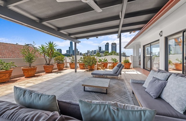 Luxury 2-Bed Penthouse with Private Rooftop
