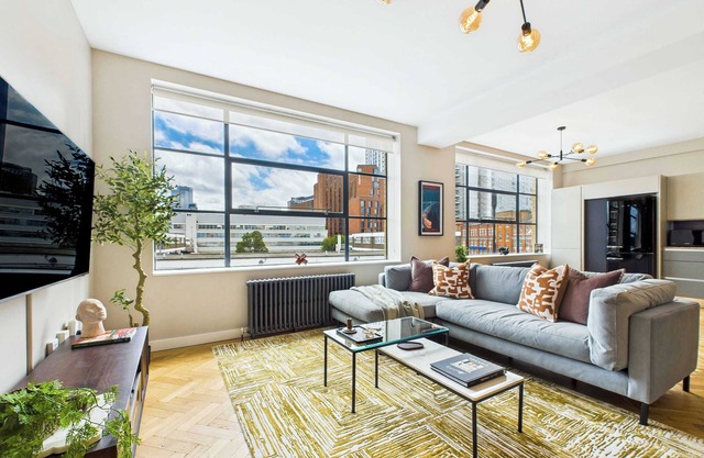Luxury 2-Bedroom Duplex in London's Tech Hub