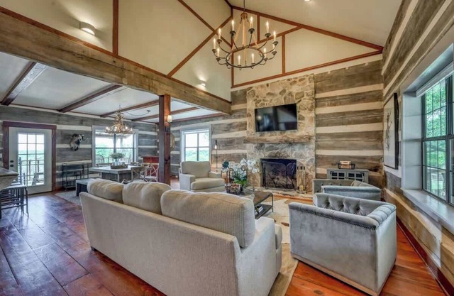 Luxury 23-AC Ranch Hot Tub Hill Country Views!