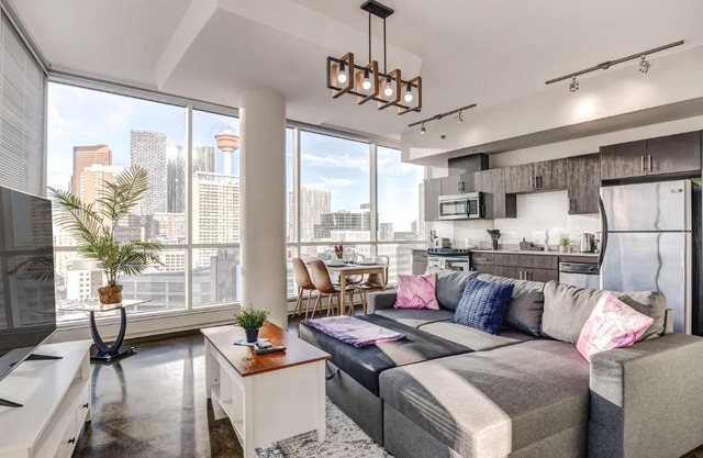 Luxury 2BR Condo - Downtown City Views