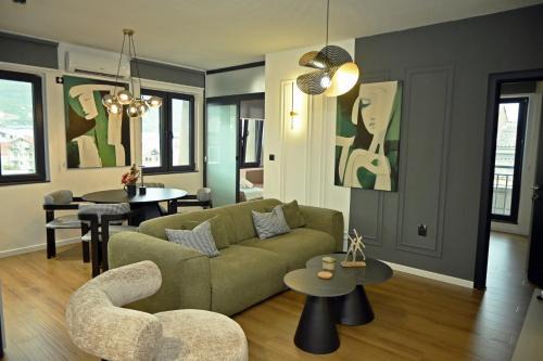 Luxury 2BR Free Parking APT Near Lake and Old Town