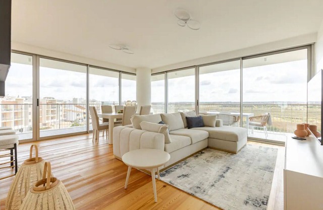 Luxury 2BR Sea view Pool