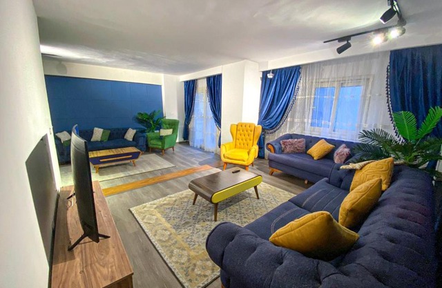 Luxury 3 bed apartment in Alexandria with side beach view