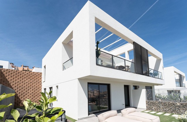 Luxury 3-Bed Mijas Villa – Sea View, Pool & Jacuzzi