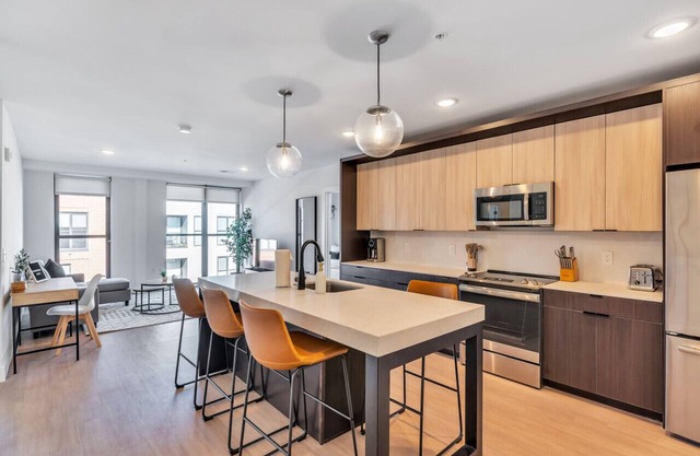 Luxury 3-Bed Pool Gym Walk to Casino/OTR