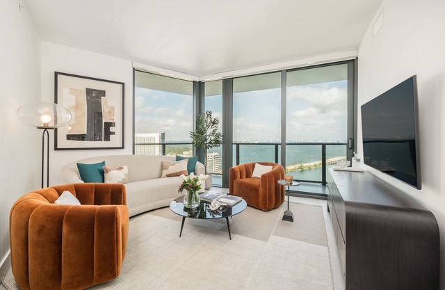 Luxury 3 bedroom apartment for rent in Edgewater