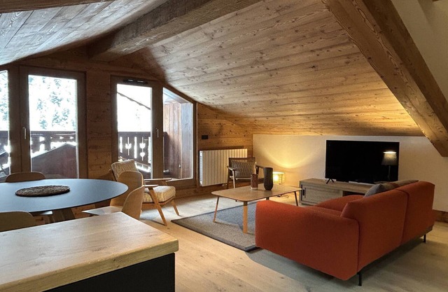 Luxury 3-Bedroom Duplex in Méribel-Mottaret - Ski In/Ski Out, Mountain Views, Hotel Services