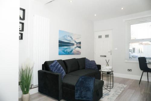 Luxury 3-Bedroom Home , with Free parking