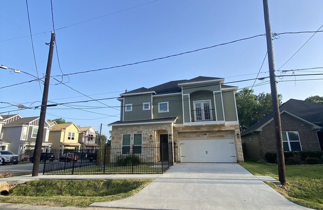 Luxury 3bed 2.5bath home with Master balcony