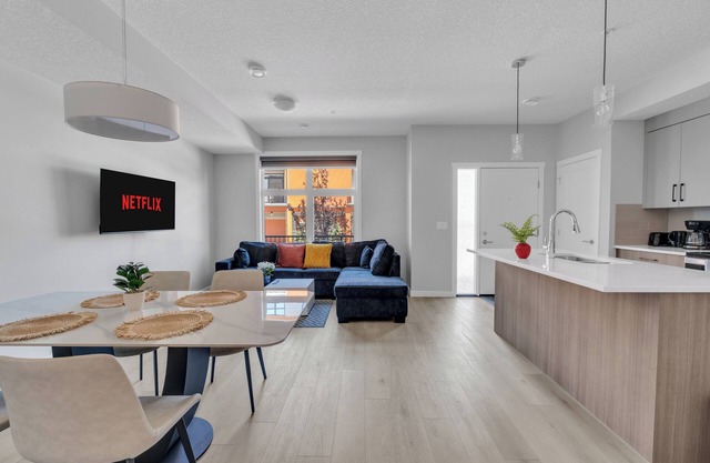 Luxury 3BR in Belmont | Private Garage + Sleep 6
