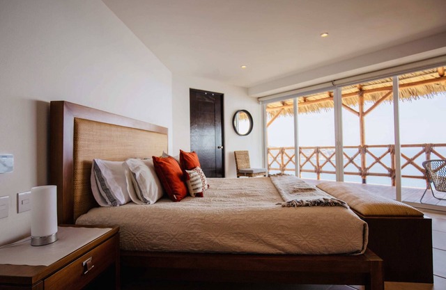 Luxury 3BR PH with EV Charger (PH1 BB)