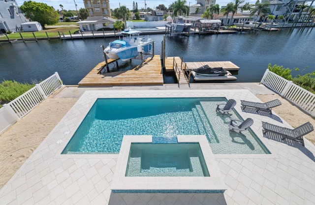 Luxury 3BR Waterfront Escape and Boaters Dream w/Heated Pool, Jacuzzi & Private Dock – Gulf Access!
