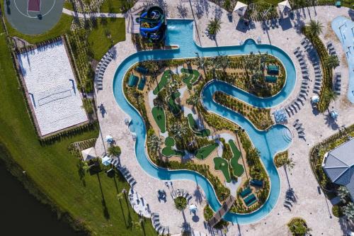 Luxury 4 bedroom 3 bath pool Home 271