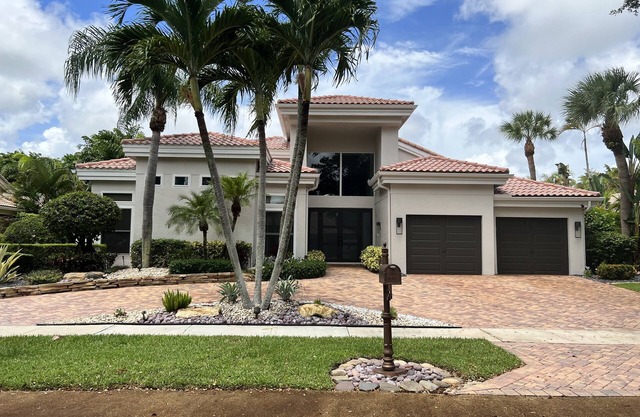 Luxury 4-Bedroom House in Central Boca Raton in Beautiful community.