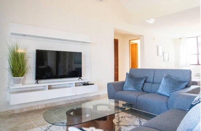 Luxury 4 Bedroom PH at Solarea Beach Resort